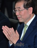 [포토] 원희룡지사 발언에 박수치는 박원순 서울시장