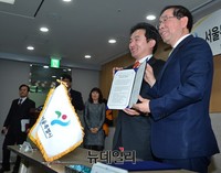 [포토] 서울-제주 교류협약 맺은 박원순-원희룡