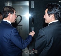 [포토] 대화나누는 박원순-원희룡