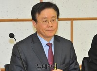 [포토] 토론회 참석한 유동열 자유민주연구원