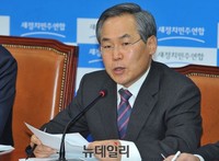[포토] 모두발언 하는 우윤근 새정치연합 원내대표