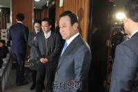 [포토] 인사청문회 참석하는 이완구 국무총리 후보자