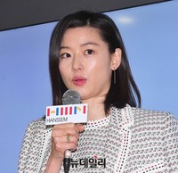 [포토] 전지현 '주부라 인테리어 관심 많아'