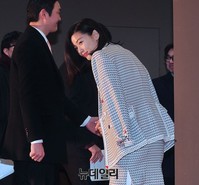 [포토] 전지현, 떠나기전 '다소곳한 인사'