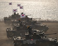 [포토] 남한강 바람에 휘날리는 태극기