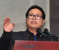 [포토] 경과 보고하는 어버이연합 박완석 사무부총장