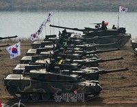 [포토] 20사단 기동사열 열병하는 유무봉 소장