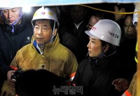 [포토] 사고현장 찾은 박원순 서울시장과 나경원 새누리당 의원