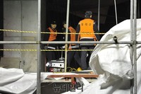 [포토] 참사현장으로 들어가는 119 구급 대원들