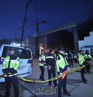 [포토] 사당체육관 천장 붕괴, 매몰된 11명 모두 구조