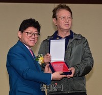 [포토] 자문위원으로 위촉 받은 전유성