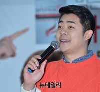 [포토] 사회맡은 개그맨 김기욱