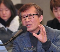[포토] 질의응답하는 민병록 한국영화평론가협회장