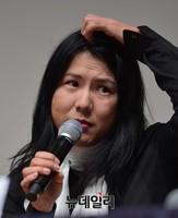 [포토] 독자 질의 듣는 수키김