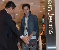 [포토] 청-청 패션으로 등장한 박해진