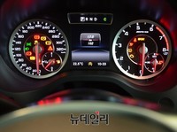 [포토] 빚어낸듯한 자태 '더 뉴 A45 AMG 4MATIC'