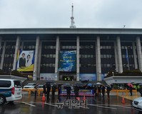 [포토] KBS다큐 규탄 위해 본관에 모인 애국단체