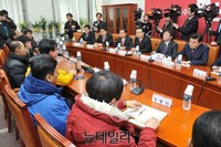 [포토] 새누리당 면담하는 세월호 가족협의회