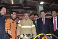 [포토] 동작소방서 방문한 문재인 대표