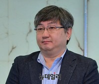 [포토] 엔씨-넷마블 기자회견에 참석한 윤재수CFO