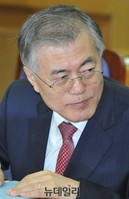 [포토] 토론회 참석한 새정치 문재인 대표