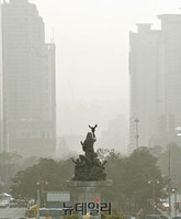 [포토] 중국발 황사가 집어삼킨 여의도