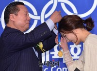 [포토] 순금 메달 수상하는 박승희 선수