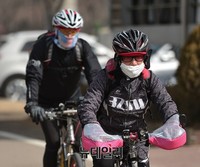 [포토] 운동할때도 마스크 필수