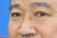 [포토] 눈물 흘리는 이완구 국무총리