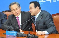 [포토] 다시 만난 국회 단짝 이완구-우윤근