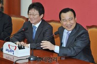 [포토] 유승민 원내대표 예방한 이완구 총리