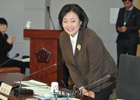 [포토] 인사하는 박영선 새정치민주연합 의원