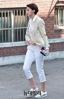 [포토] 가로수길에 등장한 짧은 헤어스타일 유인영