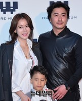 [포토] 피규어박물관 방문한 다정한 안정환가족