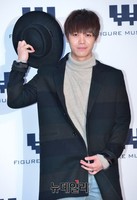 [포토] 엠블랙 미르, 까만 모자로 패션완성