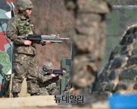 [포토] 달라진 전투실사격 자세