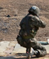 [포토] 변화된 교육훈련, 다양한 자세로 실사격