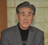 [포토] 토론회 참석한 염돈재 성균관대 국가전략대학원 초빙교수