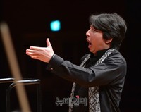 [포토] 열창하는 테너 이동명