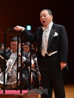 [포토] 광복70주년기념콘서트 참석한 테너 김신환