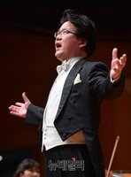 [포토] 열창하는 테너 하만택