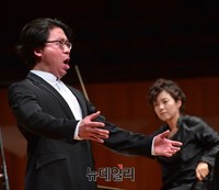 [포토] 열창하는 바리톤 김재일