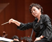 [포토] 광복70주년기념콘서트, 지휘맡은 지휘자 김봉미