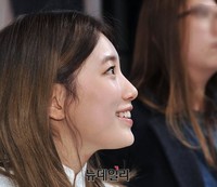 [포토] 수지, 팬들 녹이는 '촉촉한 눈망울'