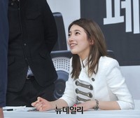 [포토] 수지 팬사인회, '첫사랑 미소'