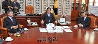 [포토] 국회의장 예방한 문재인-우윤근