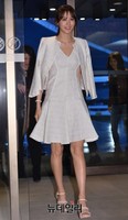 [포토] 화이트 원피스 입고 등장한 수현