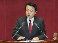 [포토] 토론자로 나선 새누리당 김용남 의원