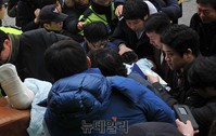 [포토] 취재진에 둘러싸인 미대사 테러범 김기종