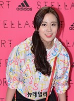 [포토] 밝게 인사하는 카라 영지